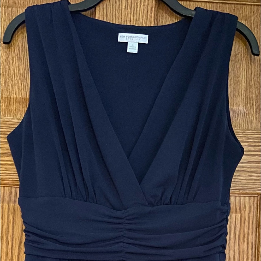 NEW YORK & COMPANY STRETCH SLEEVELESS VNECK GRECIAN STYLE DARK BLUE DRESS SZ S